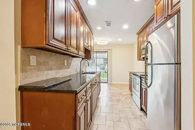 70 Overlook Way #E, Manalapan Township, NJ 07726 - Photo 5
