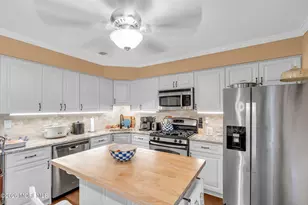 33 Trumbull Dr, Freehold, NJ 07728 - Photo 11