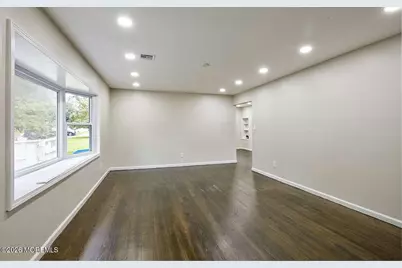 560 Garrett Hill Boulevard, Belford, NJ 07718 - Photo 9