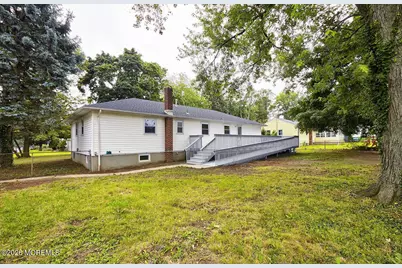 560 Garrett Hill Boulevard, Belford, NJ 07718 - Photo 25