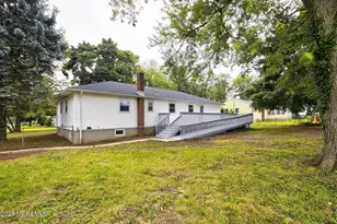 560 Garrett Hill Blvd, Belford, NJ 07718 - Photo 25