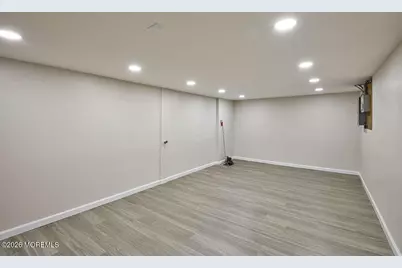 560 Garrett Hill Boulevard, Belford, NJ 07718 - Photo 17