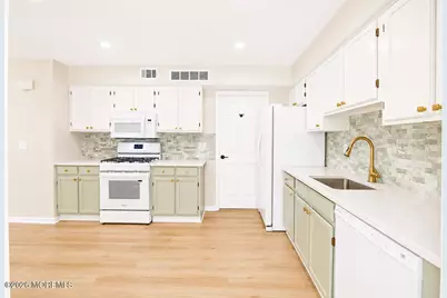 99 Oak Lane, Eatontown, NJ 07724 - Photo 23