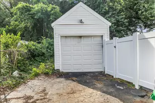 398 Riverdale Dr, Aberdeen Township, NJ 07735 - Photo 3