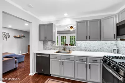 118 Evergreen Court, Freehold, NJ 07728 - Photo 9