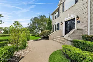 354 Hutchinson Dr, Freehold, NJ 07728 - Photo 5