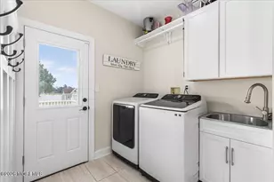 354 Hutchinson Dr, Freehold, NJ 07728 - Photo 23