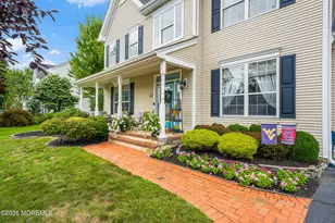 31 Woodstown Dr, Freehold, NJ 07728 - Photo 5