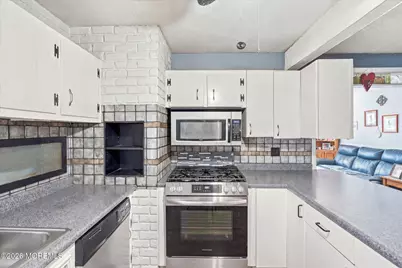 401 Applegate Avenue, Toms River Township, NJ 08757 - Photo 5