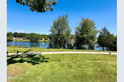 587 B Lake Point Drive, Lakewood, NJ 08701 - Photo 9