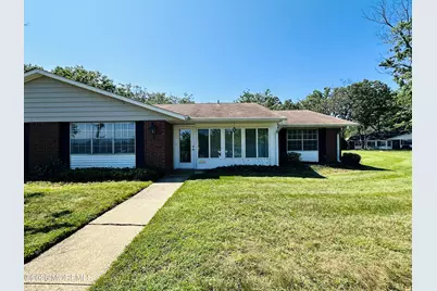 587 B Lake Point Drive, Lakewood, NJ 08701 - Photo 3