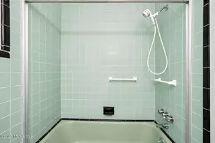 20 Brentwood Ave, Freehold, NJ 07728 - Photo 9