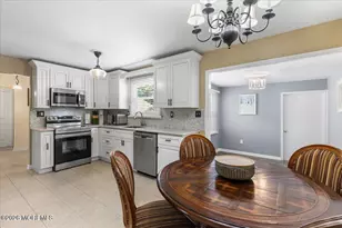 117 Lowens Strasse, Freehold, NJ 07728 - Photo 9