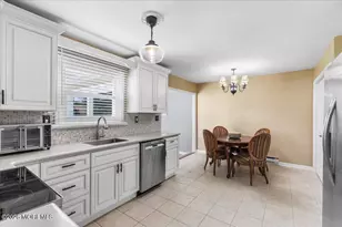 117 Lowens Strasse, Freehold, NJ 07728 - Photo 7