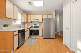 51 Farnworth Close, Freehold, NJ 07728 - Photo 7