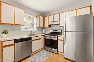 51 Farnworth Close, Freehold, NJ 07728 - Photo 5