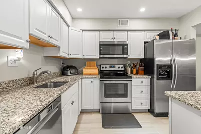 303 Wellington Pl, Aberdeen Township, NJ 07747 - Photo 5