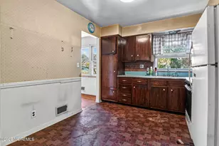 110 Iris Dr, Neptune Township, NJ 07753 - Photo 7
