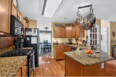 105 Hollow Oak Lane, Manahawkin, NJ 08050 - Photo 5