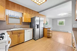 18 Van Brunt Pl, North Middletown, NJ 07748 - Photo 9