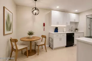 125 Amberly Dr, Manalapan Township, NJ 07726 - Photo 7