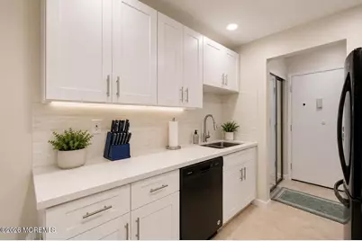 125 Amberly Drive #Unit F, Manalapan Township, NJ 07726 - Photo 5
