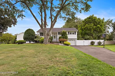 35 Chesapeake Road, Manalapan Township, NJ 07726 - Photo 3