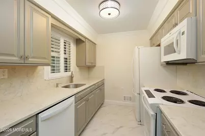 101 Wellington Place #101, Matawan, NJ 07747 - Photo 9