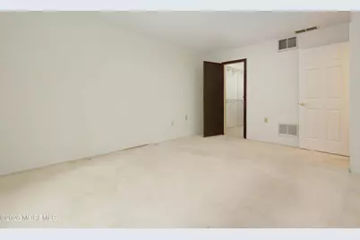 101 Wellington Place #101, Matawan, NJ 07747 - Photo 13