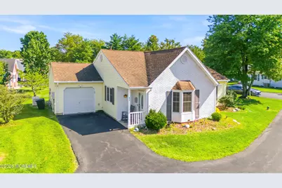 47 Datchet Close, Freehold, NJ 07728 - Photo 35