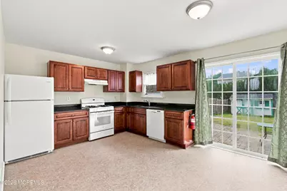 814 Laurel Street, Lakehurst, NJ 08733 - Photo 7