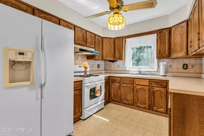 21 Burlington Court, Toms River Township, NJ 08757 - Photo 11