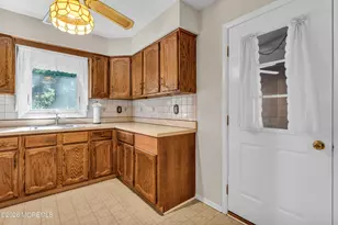 21 Burlington Ct, Toms River Township, NJ 08757 - Photo 13