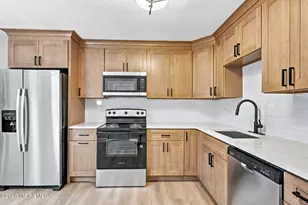 61 C Piazza Vittoria, Freehold, NJ 07728 - Photo 17