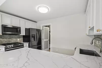 38 Des Moines Court, Tinton Falls, NJ 07712 - Photo 15