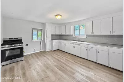733 Schuyler Avenue, Lyndhurst Township, NJ 07071 - Photo 21