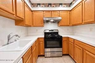 733 Snowdrop Ct, Morganville, NJ 07751 - Photo 9