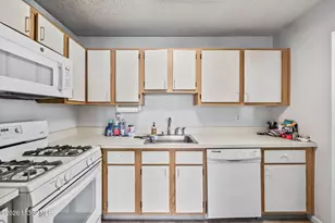 306 Tiger Lilly Ct, Jackson, NJ 08527 - Photo 7