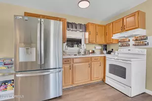21 Jahn St, Keansburg, NJ 07734 - Photo 7