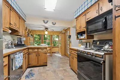 16 Coventry Court, Manalapan Township, NJ 07726 - Photo 13
