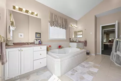 23 W Parsonage Way, Manalapan Township, NJ 07726 - Photo 25