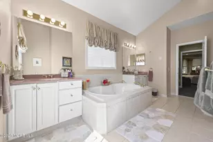 23 W Parsonage Way, Manalapan Township, NJ 07726 - Photo 25