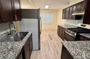 1202 Green Hollow Dr, Iselin, NJ 08830 - Photo 9