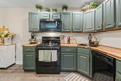 35 Beaumont Court, Tinton Falls, NJ 07724 - Photo 5