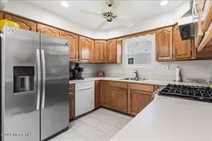 36 Lakeview Dr, Marlboro Township, NJ 07746 - Photo 15