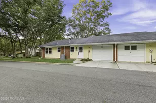 133D Farrington Ct, Lakewood, NJ 08701 - Photo 5