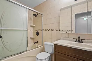 67 Albury Way, North Brunswick Township, NJ 08902 - Photo 17