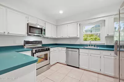2 Oxford Lane, Eatontown, NJ 07724 - Photo 15