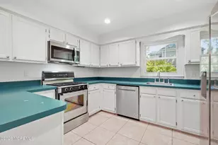 2 Oxford Ln, Eatontown, NJ 07724 - Photo 15