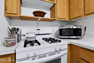 34 Morden Close, Freehold, NJ 07728 - Photo 17